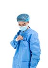 L'ospedale unisex del laboratorio dell'abito eliminabile blu non tessuto del cappotto uniforma il vestito medico delle tute