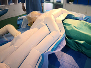Coperta riscaldante per la parte superiore del corpo Sistema di controllo del riscaldamento in terapia intensiva Tessuto SMS chirurgico Unità ad aria libera colore bianco taglia metà corpo