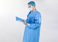 Cappotto eliminabile del laboratorio di SMS con l'abito dell'ospite dell'ospedale dei pantaloni
